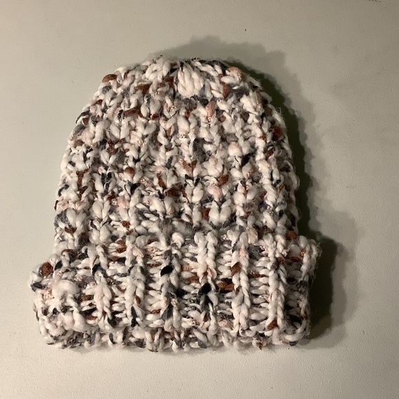 Steve Madden Accessories - Steve Madden crocheted beanie